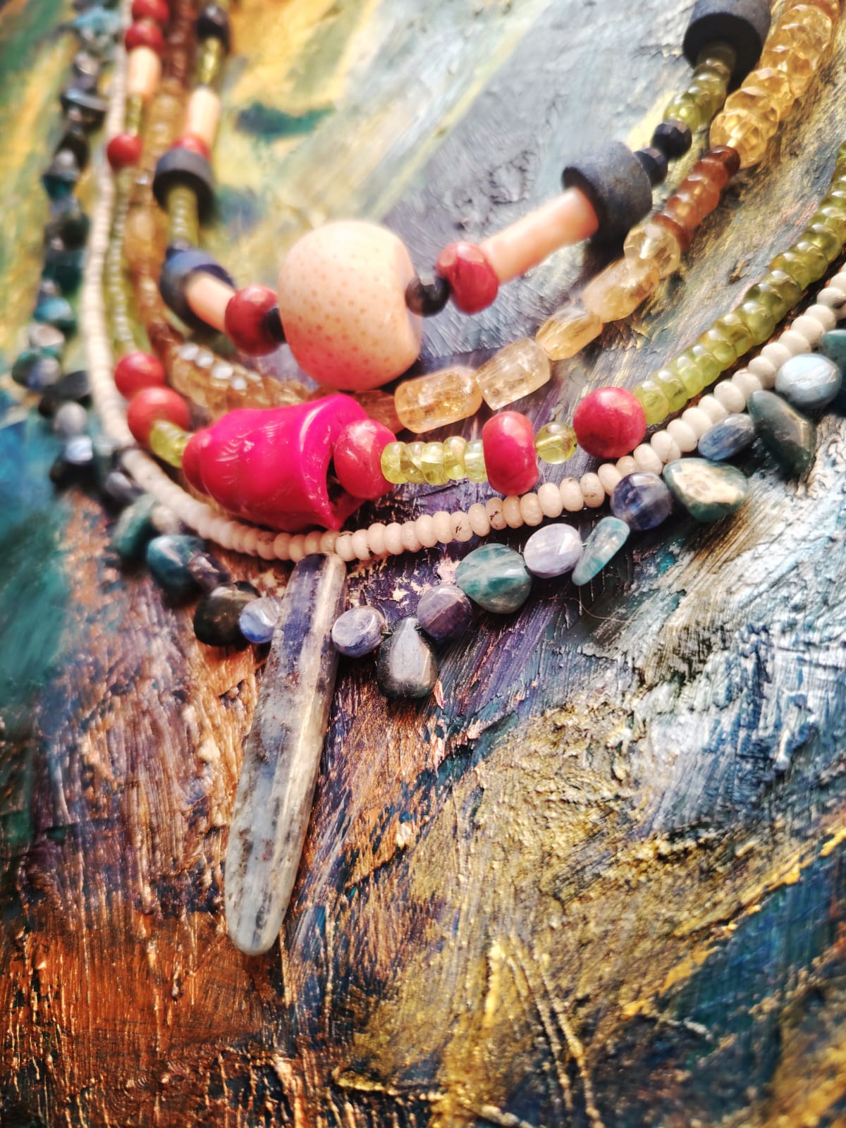 مصر الجوهرة معرض تشكيل أحجار كريمة للفنانة وفاء ياديس احتفالا بالمتحف المصرى الكبير